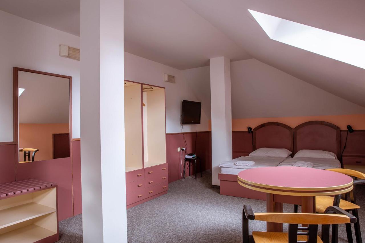 Penzion Amatka Hradec Králové Extérieur photo