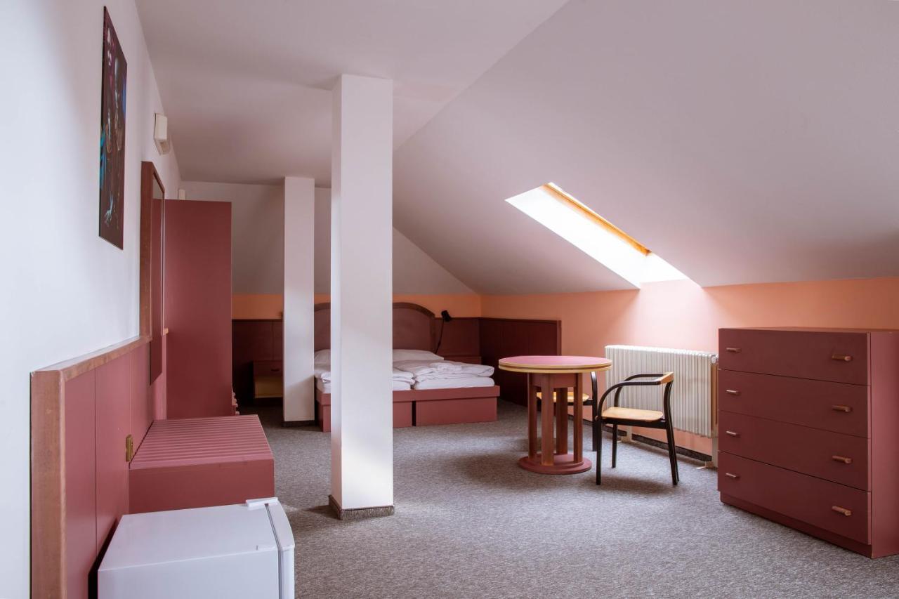 Penzion Amatka Hradec Králové Extérieur photo